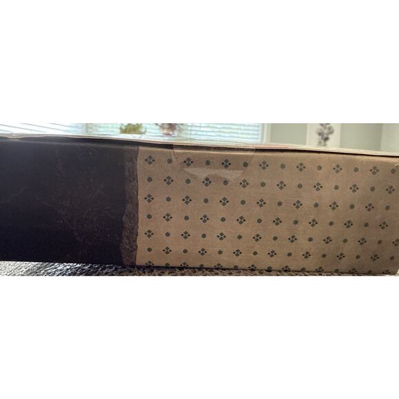 Kitsch x Stranger Things Rainbow Room Satin Pillowcase &‎ Eyemask - Picture 3 of 4